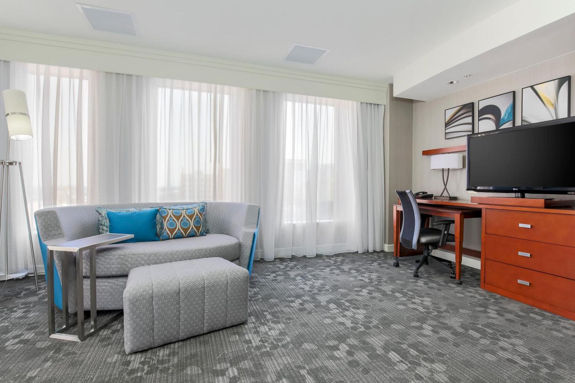 Отель Courtyard By Marriott Amarillo Downtown Экстерьер фото