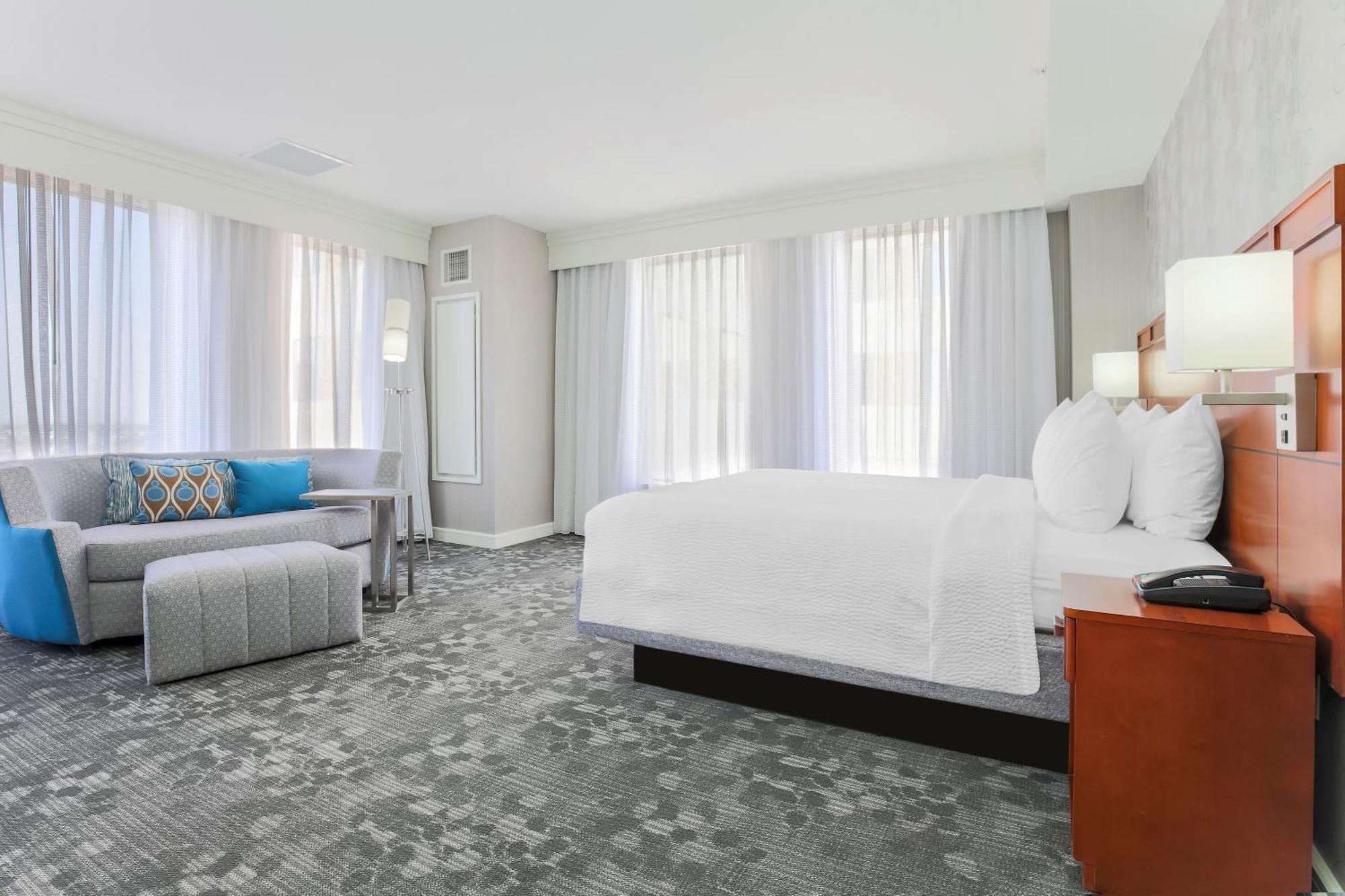 Отель Courtyard By Marriott Amarillo Downtown Экстерьер фото